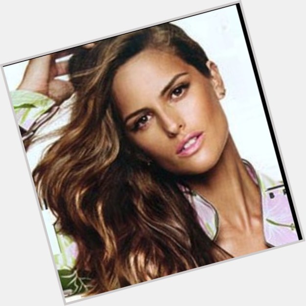 izabel goulart abs 1